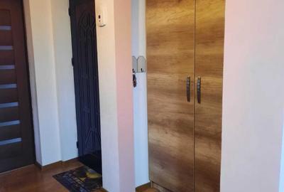 Apartament cu 3 camere semidecomandat în Calea București