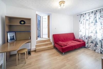 Apartament cu 2 camere semidecomandat în P-ța Universității