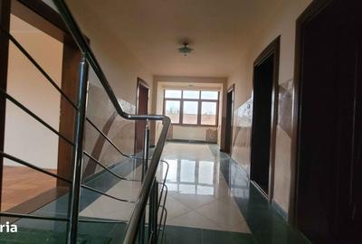 Casă cu 10 camere cu Teren 2000 Mp în Central - 9