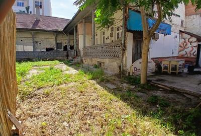 Casă individuală cu 6 camere cu Canalizare în Central - 1