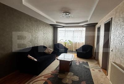 Apartament cu 3 camere semidecomandat, mobilat în Central