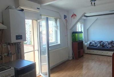 Apartament cu 3 camere semidecomandat în Central