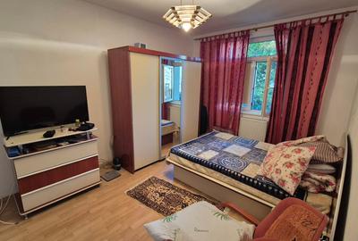 Apartament cu 2 camere decomandat în P-ța Muncii