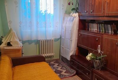 Apartament cu 3 camere semidecomandat în Central - 1