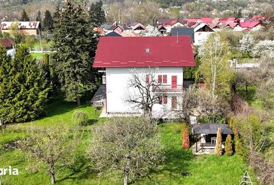 Casă cu 6 camere cu Teren 1632 Mp în Albești - 1