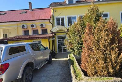 Spațiu comercial, de 950 mp, în Central - 17