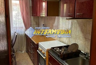 Apartament cu 4 camere decomandat, mobilat în Cetate
