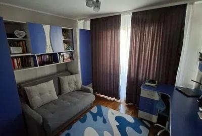 Apartament cu 3 camere decomandat în Livezeni - 1