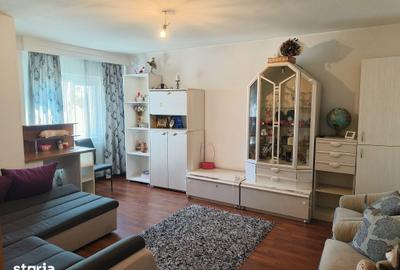 Apartament cu 3 camere decomandat în 1 Mai