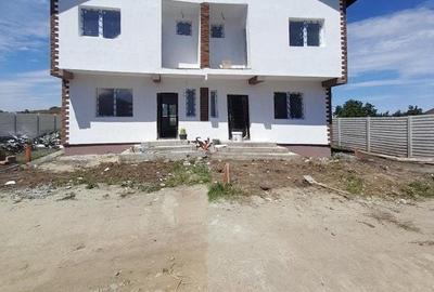 Casă cu 4 camere cu Teren 250 Mp în Central