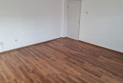 Apartament cu 4 camere decomandat în Tineretului - 3