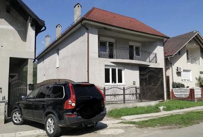 Casă cu Teren 1200 Mp în Nepos