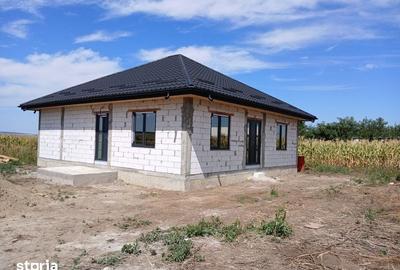 Casă cu 3 camere cu Teren 110 Mp în Mihai Eminescu