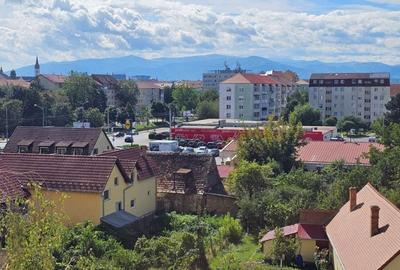 Apartament cu 3 camere decomandat în Terezian