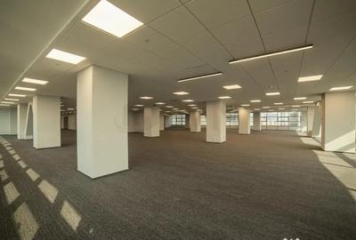 Spațiu comercial, de 245 mp, în Central - 3