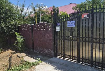Casă cu 3 camere în Modelu