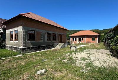 Casă cu 6 camere cu Teren 1724 Mp în Jucu