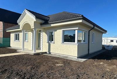 Casă cu 7 camere cu Teren 352 Mp în Zăvoi