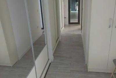 Apartament cu 3 camere decomandat în Buzaului