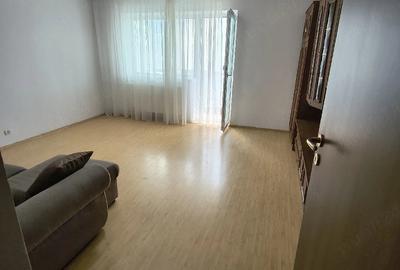Apartament cu 2 camere decomandat în Titan
