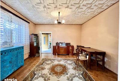 Casă cu 5 camere cu Teren 1200 Mp în Central