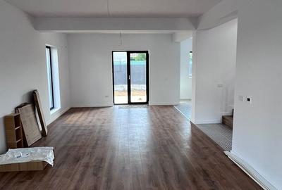 Casă cu 4 camere cu Teren 350 Mp în Vidra