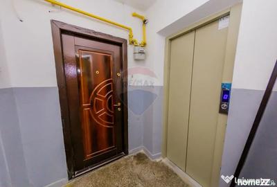 Apartament cu 4 camere decomandat în Central