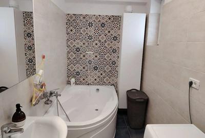 Apartament cu 3 camere decomandat în Apărătorii Patriei