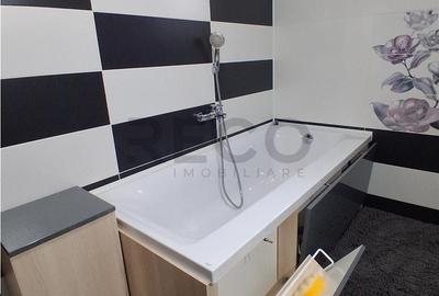Casă cu 6 camere cu Teren 1073 Mp în Sânmartin