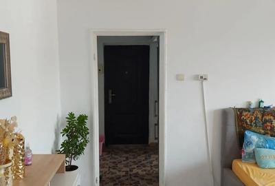 Apartament cu 2 camere decomandat în Micro 4 - 4