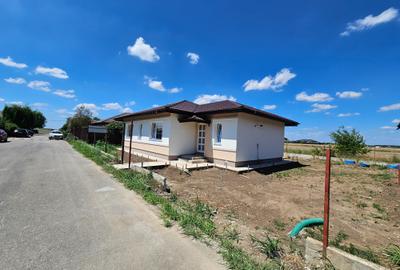 Casă individuală cu 4 camere cu Canalizare în Balotești - 1
