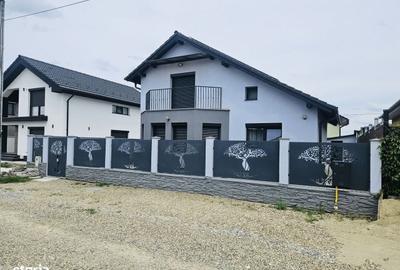Casă cu 4 camere în Rontău