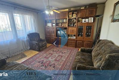 Apartament cu 3 camere în 22 Decembrie 1989