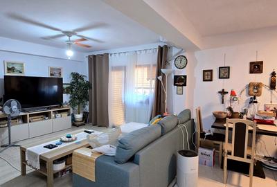 Apartament cu 3 camere semidecomandat în Apărătorii Patriei
