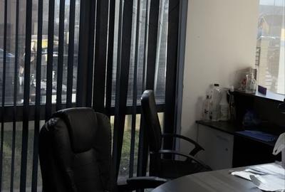 Spațiu comercial, de 100 mp, în Central - 3