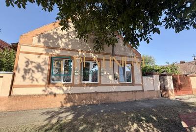 Casă individuală cu 5 camere cu Canalizare în Pădureni (Jebel)