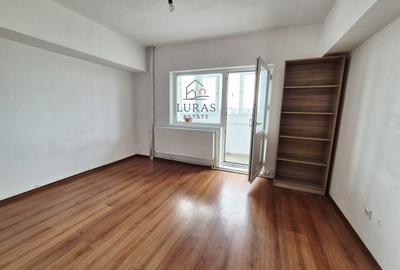 Apartament cu 4 camere decomandat în Poarta 6