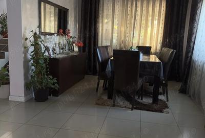 Casă cu 5 camere în Central