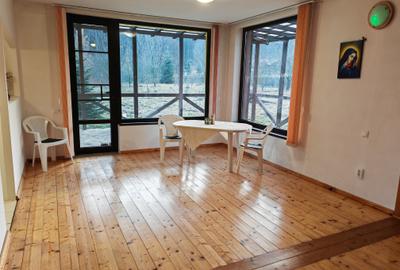 Casă cu 4 camere cu Teren 2000 Mp în Vulcan - 1