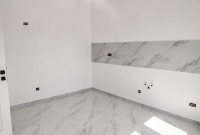 Casă cu 3 camere cu Teren 300 Mp în Central