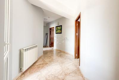 Penthouse cu 5 camere decomandat, mobilat în Central - 44