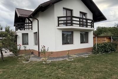 Casă cu 3 camere în Crișeni
