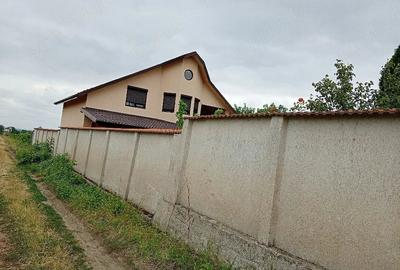 Casă cu Teren 697 Mp în Central