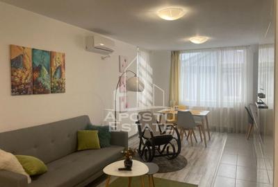 Apartament cu 2 camere semidecomandat, mobilat în Central