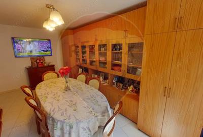 Apartament cu 4 camere decomandat în Central - 2
