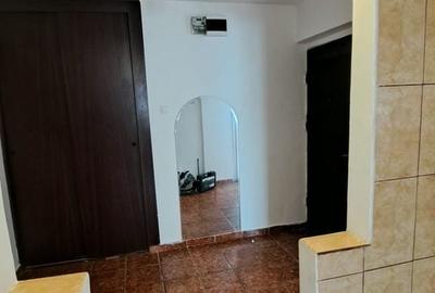 Apartament cu 3 camere decomandat în Crângași