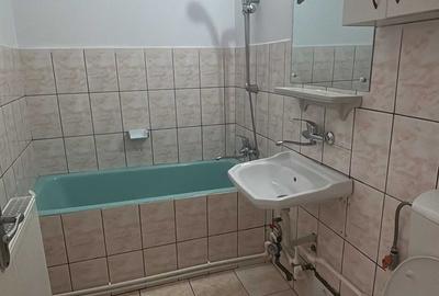 Apartament cu 3 camere semidecomandat în Țiglina 1