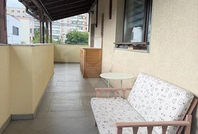 Apartament cu 3 camere semidecomandat în Între Lacuri