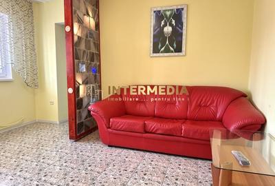 Apartament cu 3 camere semidecomandat, mobilat în Cetate