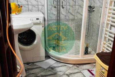 Apartament cu 3 camere decomandat în Roman - 3
